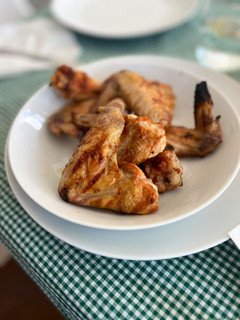 Una foto de Alitas de pollo a la parrilla - barbacoa