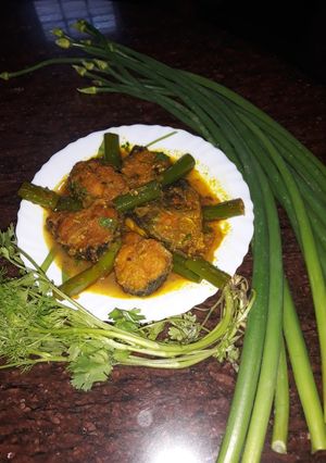 পেঁয়াজ কলি দিয়ে রুই মাছ(peyajkoli diye rui mach recipe in Bengali) রেসিপির প্রধান ছবি