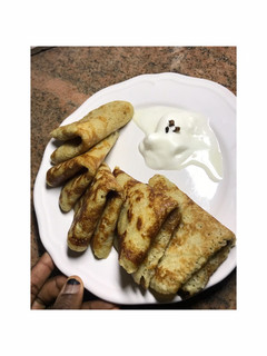 A picture of Crepés and ice cream.