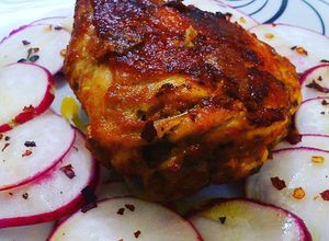Foto de Frango assado ao forno com mostarda, alho e páprica