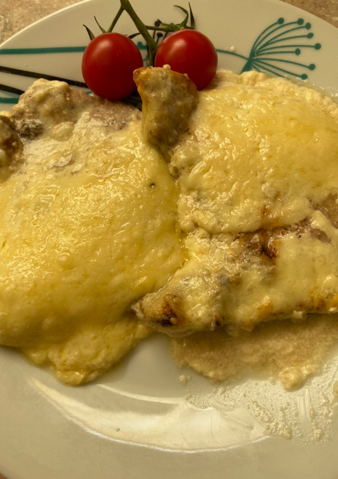 Una foto de Chuletas de cerdo gratinadas a los tres quesos