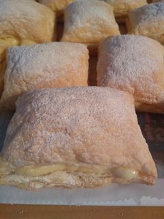 Una foto de Miguelitos de Crema pastelera