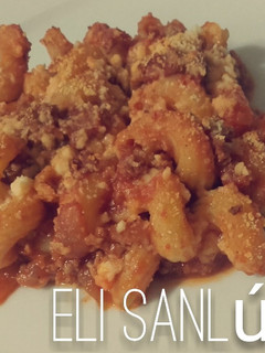 Una foto de Macarrones rizados a la boloñesa
