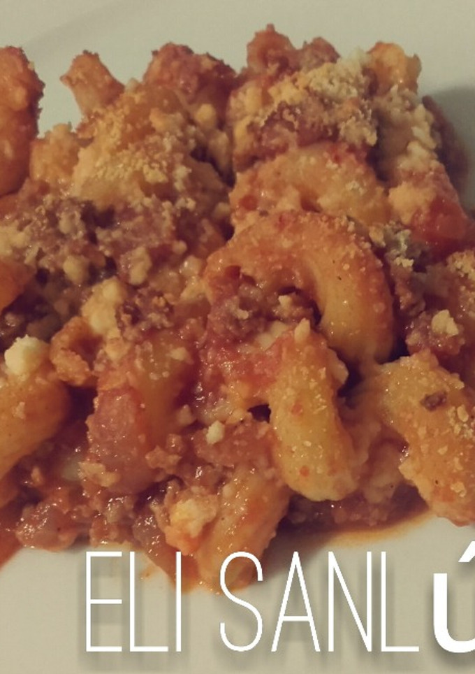 Una foto de Macarrones rizados a la boloñesa