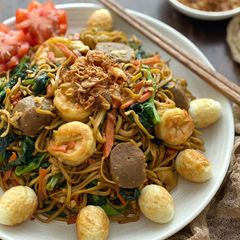 A picture of Chinese Birthday Noodles.