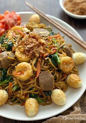A picture of Chinese Birthday Noodles.