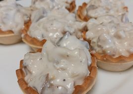 Tartaletas de pollo con champiñones
