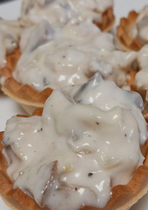 Una foto de Tartaletas de pollo con champiñones