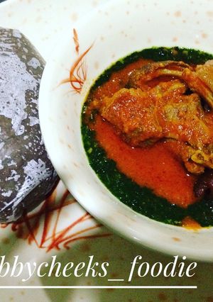 A picture of Ewedu and palmoil stew with amala.