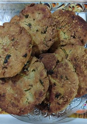 A picture of Wheat-Bajra Masala Bhakhri.