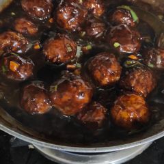 A picture of Gravy manchurian.