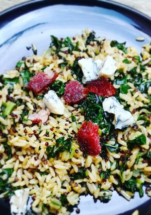 A picture of Brown rice & quinoa with spinach, blue cheese and salami.
