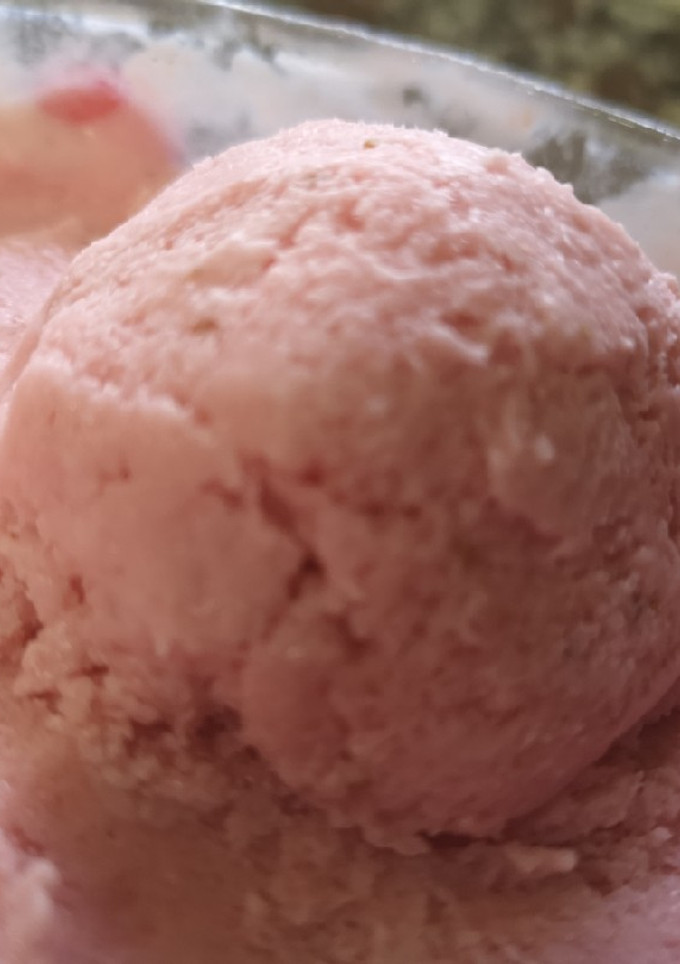 Una foto de Helado de fresa