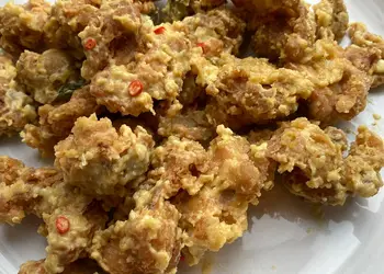 Mudah Cepat Memasak Ayam goreng saus telur asin, pedas gurih wangi, buat Imlek pas juga ^^ Paling Enak