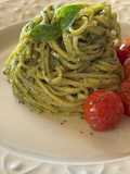 Pasta al pesto con pomodoro