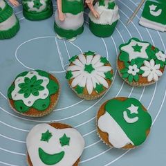 A picture of Ready-made cupcakes with Fondant topper independence day theme.