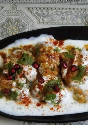 A picture of Dahi Vada.