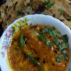 A picture of Malai tadka with laccha paratha.
