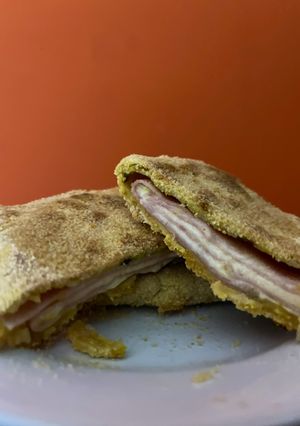 Una foto de Milanesas de jamón y queso
