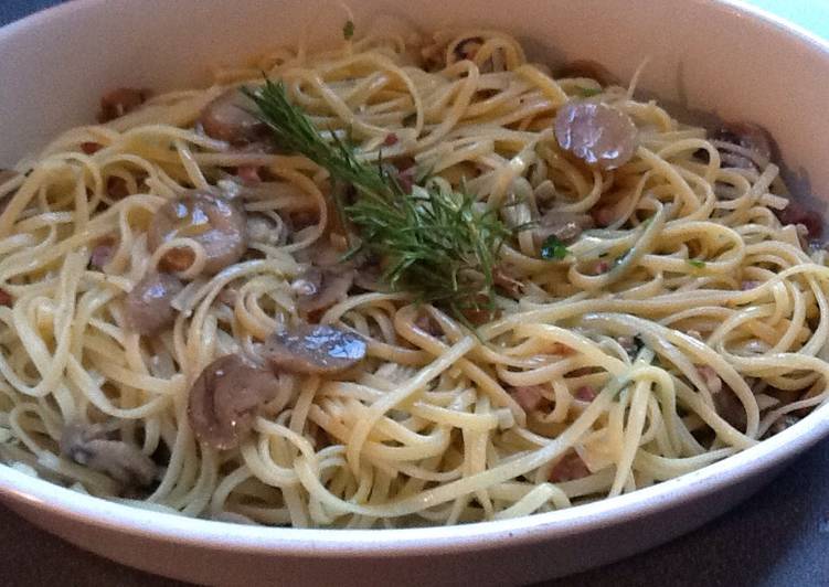 Tallarines con jamón y champiñones al ajillo