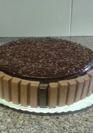 Una foto de Bizcocho de chocolate con kitkat