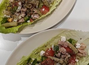 Una foto de Barquitos de ensalada de pasta de guisantes