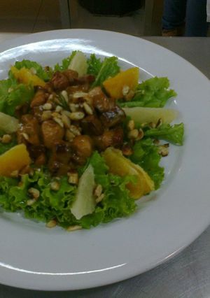Una foto de Ensalada César con cítricos 🥗