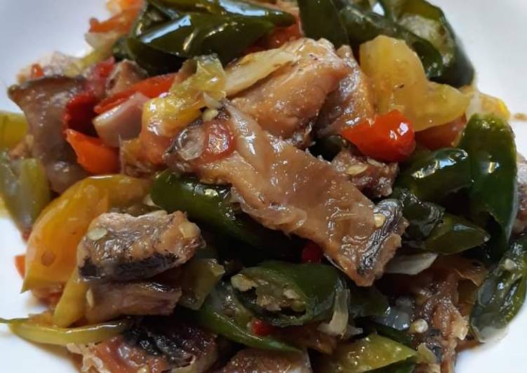 Resep Mudah Tumis ikan asin gabus Enak Sempurna