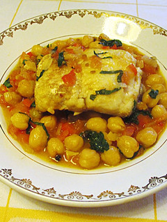 Una foto de Guiso de garbanzos con merluza para la Cuaresma