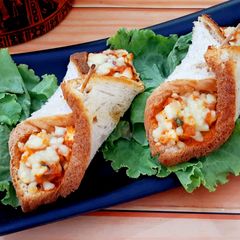 A picture of Cheesy Paneer Bread Parcels.
