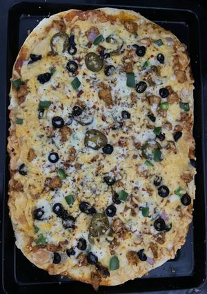 A picture of Smokey_tikka pizza.