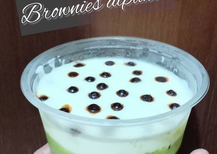Langkah Mudah untuk Menyiapkan Brownies alpukat vla keju yang Bisa Manjain Lidah