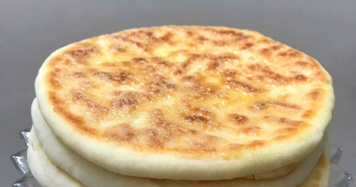 Лепёшки с сыром и колбасой на сковороде