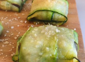 Foto principal de Raviolis de calabacín rellenos de espinacas, ricotta y gambas