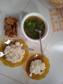 Foto resep Sop Bening Bayam Ala Anak Kos