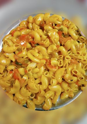 A picture of Indian style macroni.
