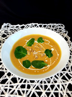Una foto de Crema de calabaza y castañas
