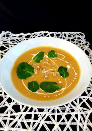 Una foto de Crema de calabaza y castañas