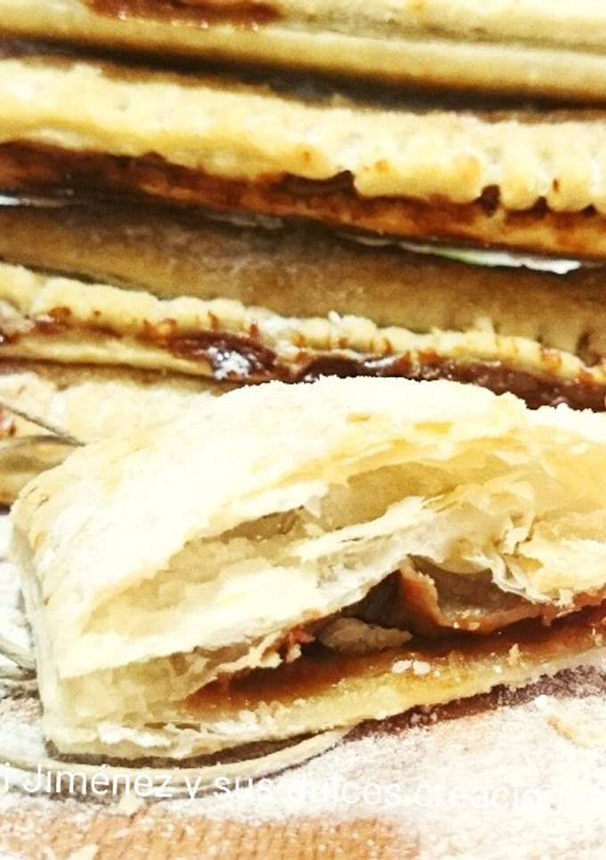 Una foto de Hojaldres rellenos de dulce de leche