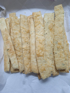 Una foto de Talitas con orégano y queso rallado!!