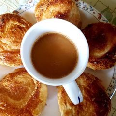 A picture of Bakarkhani with chai.