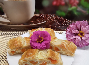 Sárgabarackos - túrós rétes leveles tésztából 🍑 recept fotója