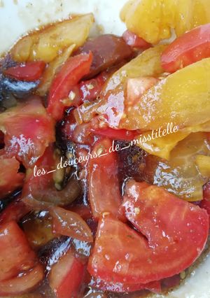 Une photo de Salade de tomates multicolores
