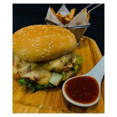 Grilled Chicken Burger with Lettuce Sauce! 🍔 A picture of Grilled Chicken Burger with Lettuce Sauce! 🍔.