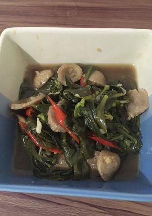 Foto resep Tumis bakso plus daun ginseng