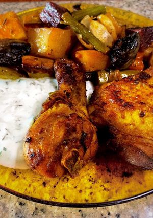 Ropogós csirkecomb sült zöldségekkel recept fotója