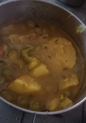A picture of Aloo tamatar.