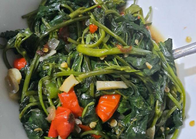 Bagaimana Membuat Sayur tumis kangkung pedas yang Enak Banget