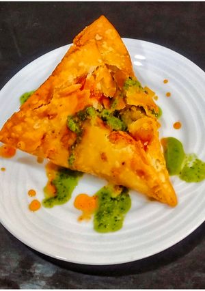A picture of Samosa Chaat.