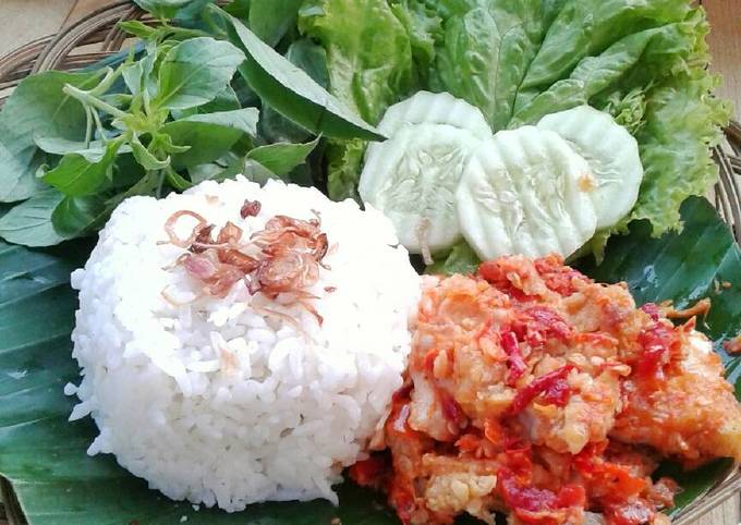 Ayam geprek sambal korek kesayangan😍